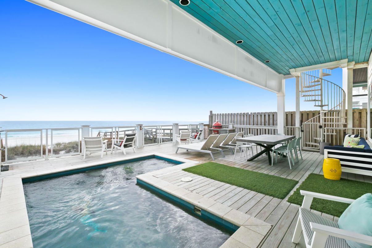 Exterior, Pool, Water