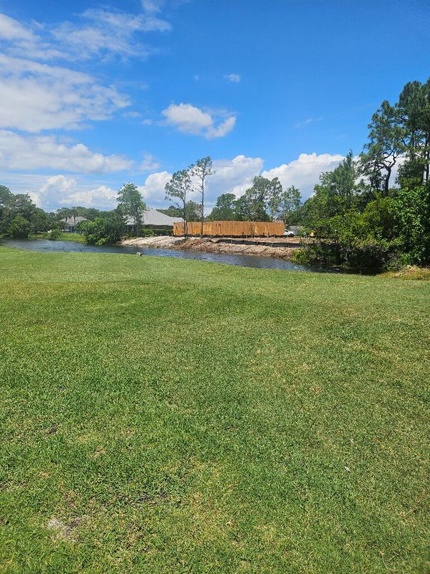 Exterior, Lake