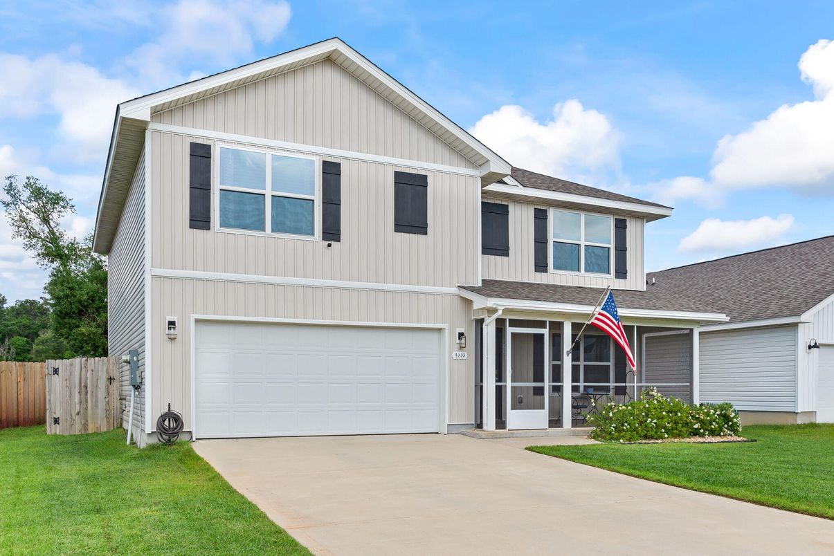 Attached, Exterior, Facade, Farmhouse