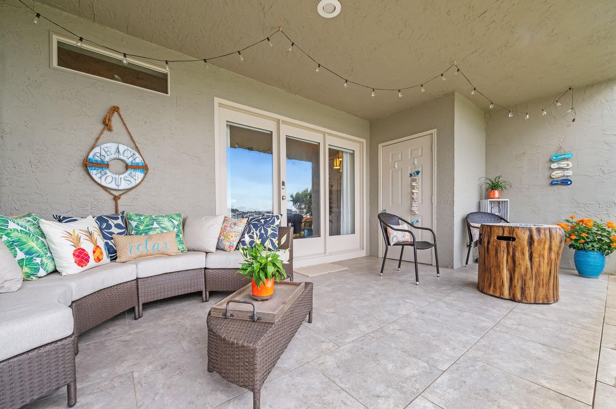 Exterior, Living room
