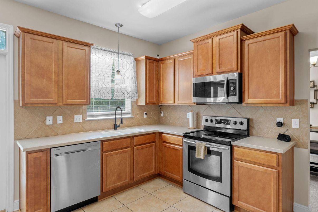 Interior, Kitchen, Pendant Lights, Stainless Steel Appliances