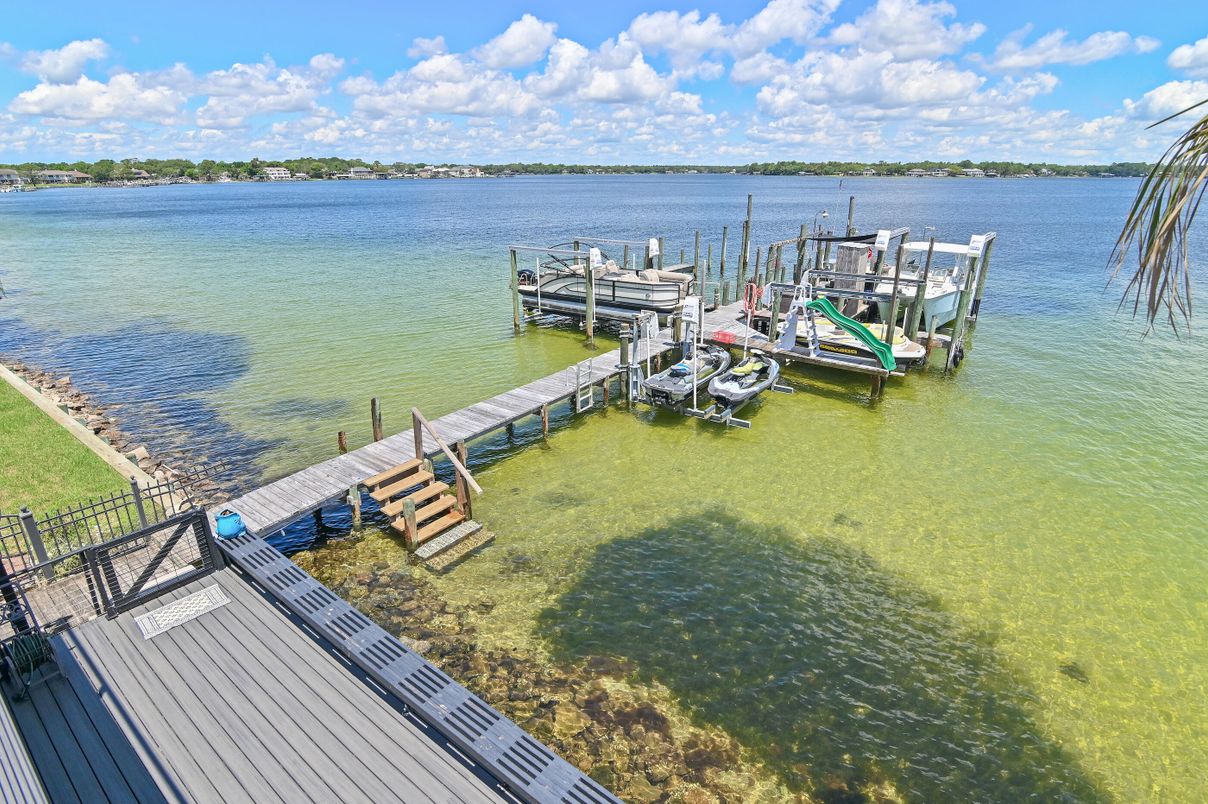 Exterior, Lake