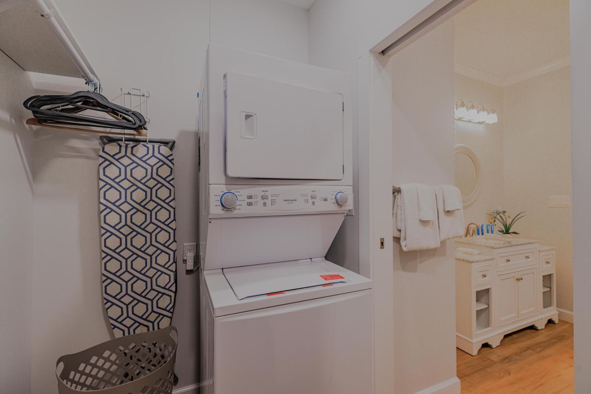 Interior, Utility Closets, Washer, Wood Texture Flooring