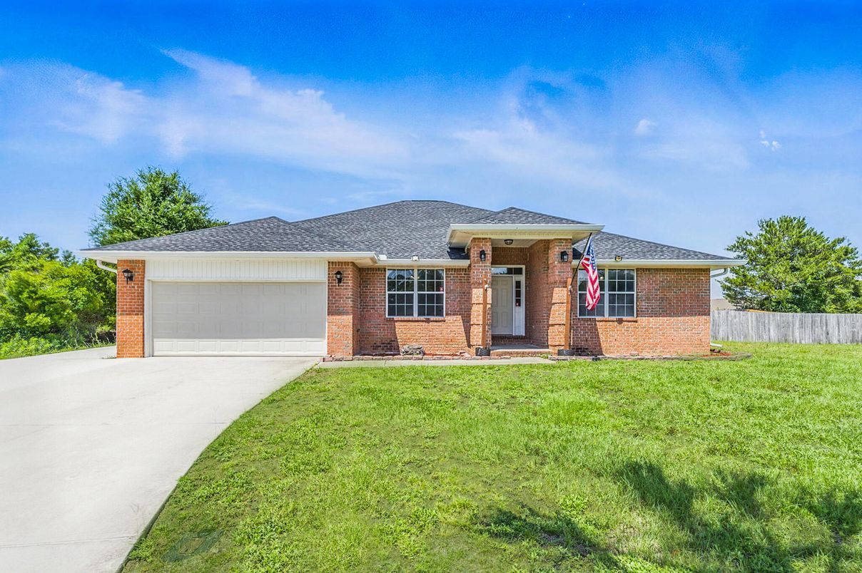 Attached, Exterior, Facade, Brick Facade, Ranch