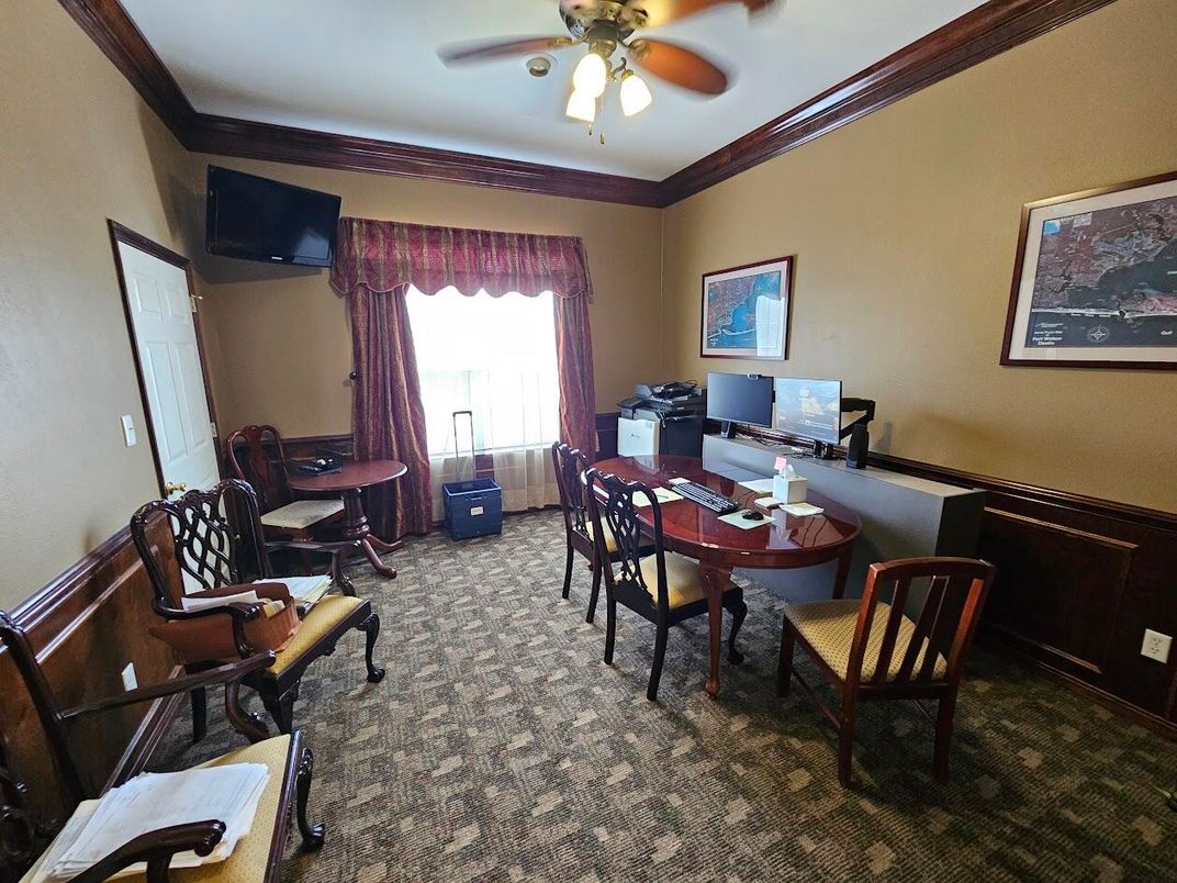 Home Office, Interior
