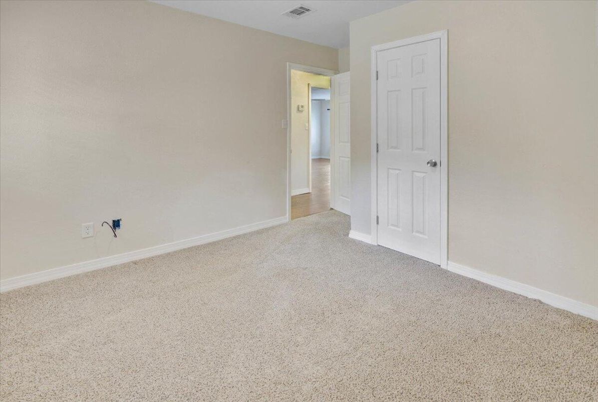 Empty room, Interior