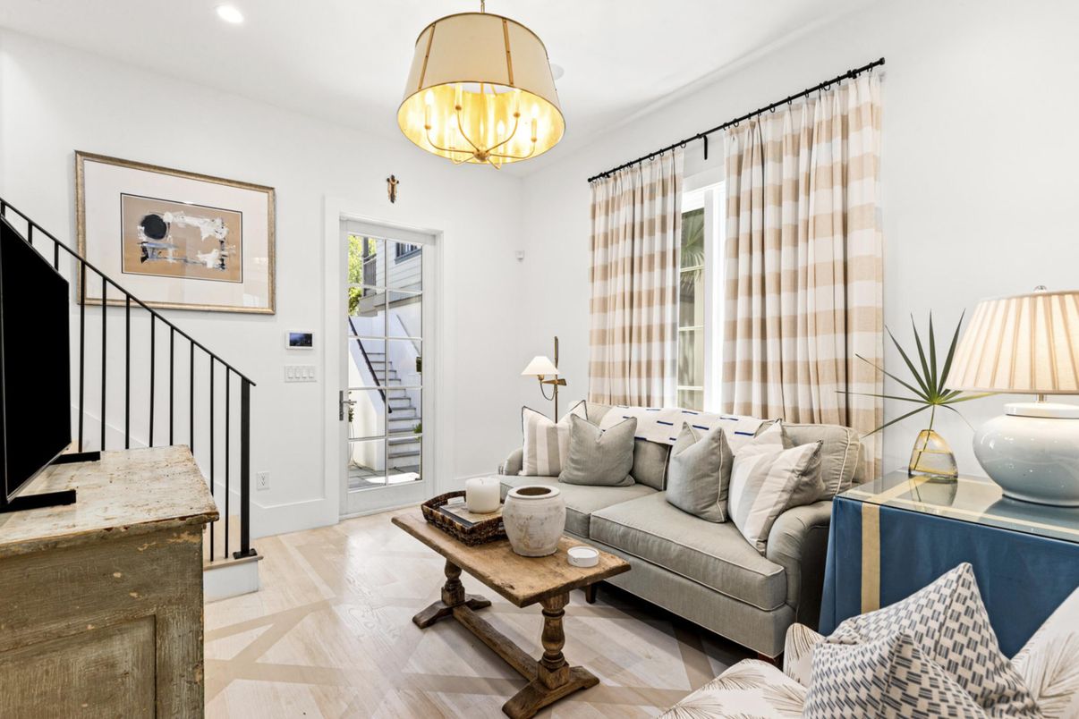 Interior, Living room, Pendant Lights, Recessed Lighting