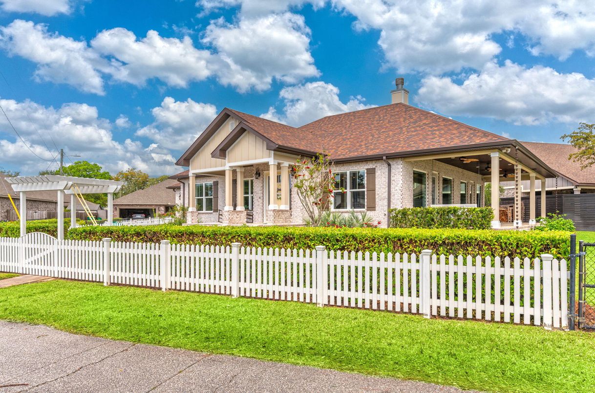Backyard, Exterior, Facade, Ranch