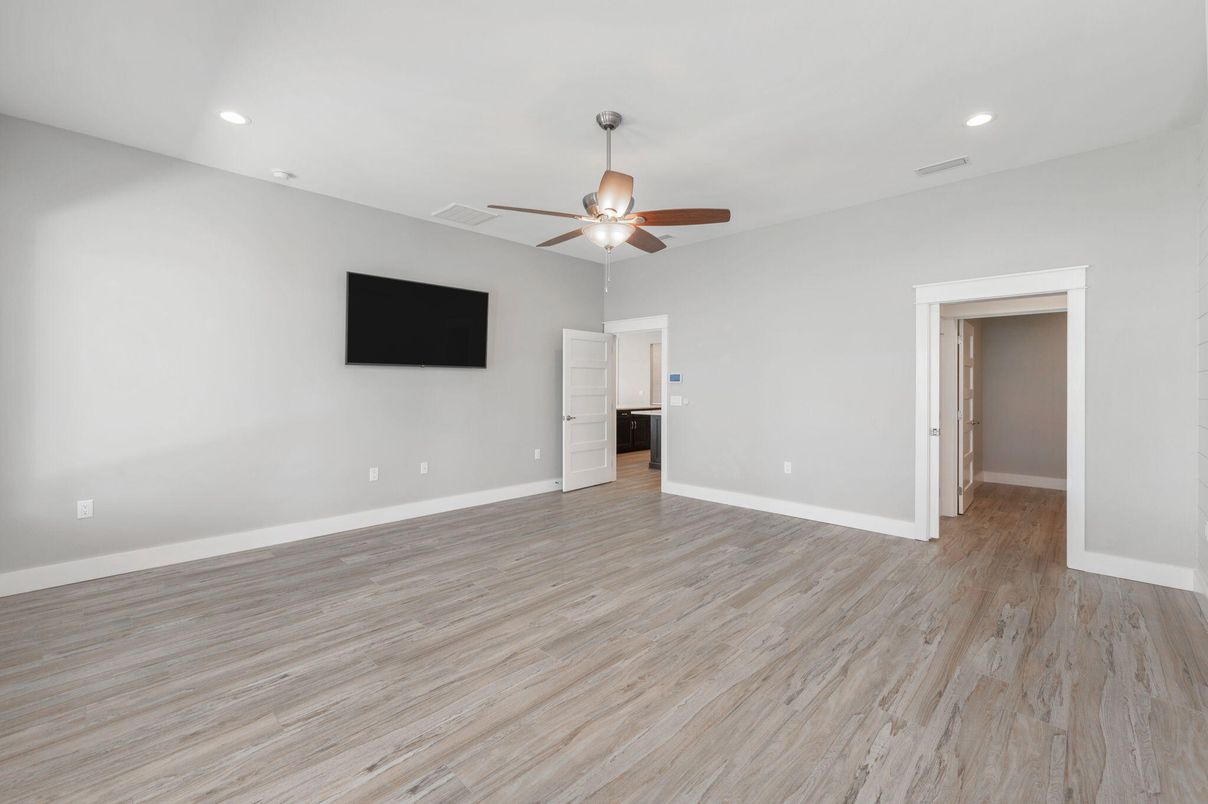 Empty room, Interior, Recessed Lighting, Wood Texture Flooring