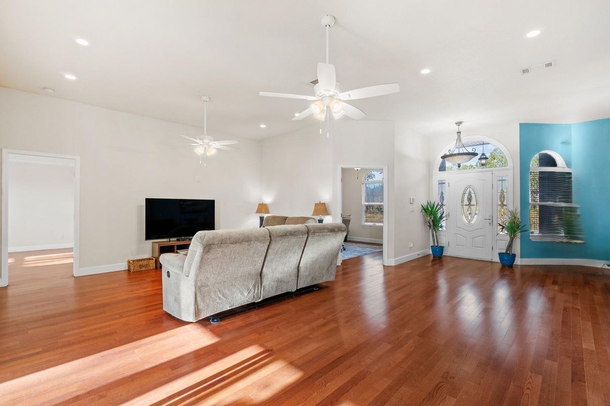 Interior, Living room, Recessed Lighting, Wood Texture Flooring