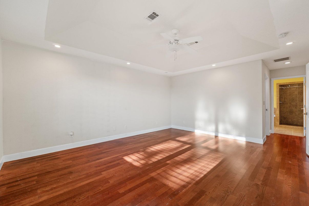 Empty room, Interior, Recessed Lighting, Wood Texture Flooring