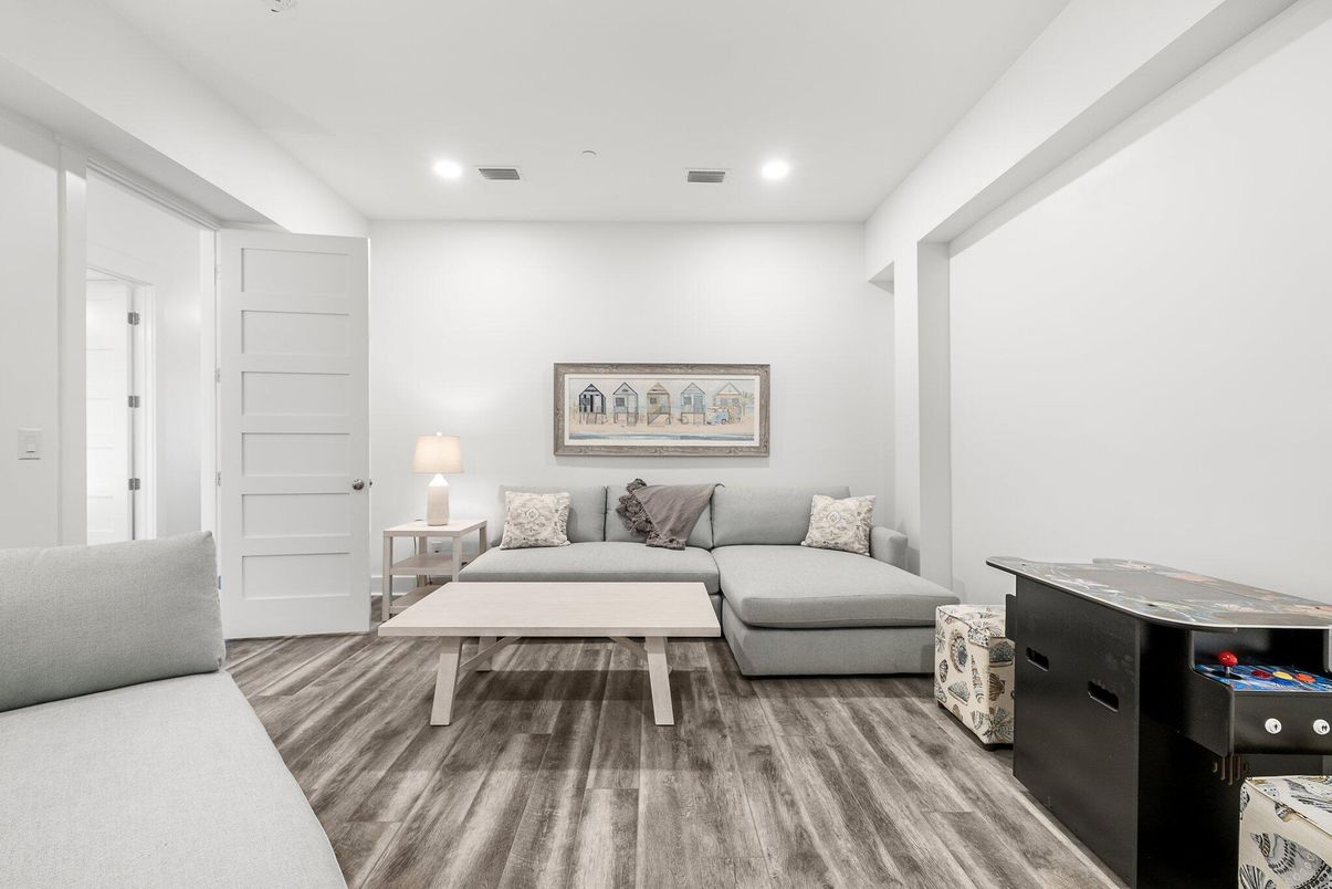 Interior, Recessed Lighting, Wood Texture Flooring