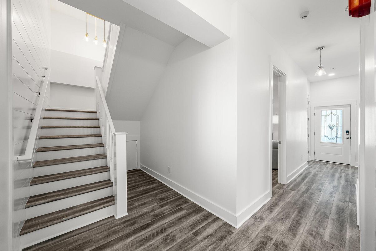Interior, Pendant Lights, Wood Texture Flooring