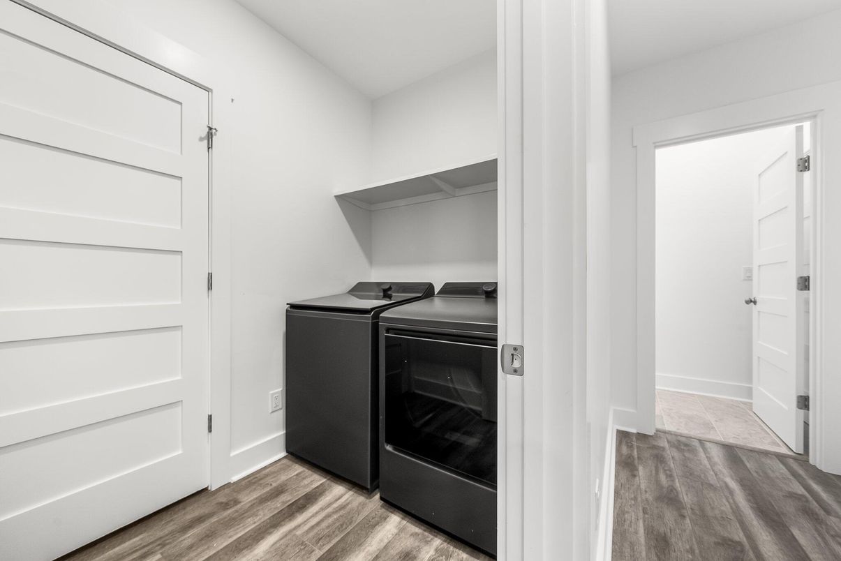 Interior, Utility Closets, Washer, Wood Texture Flooring