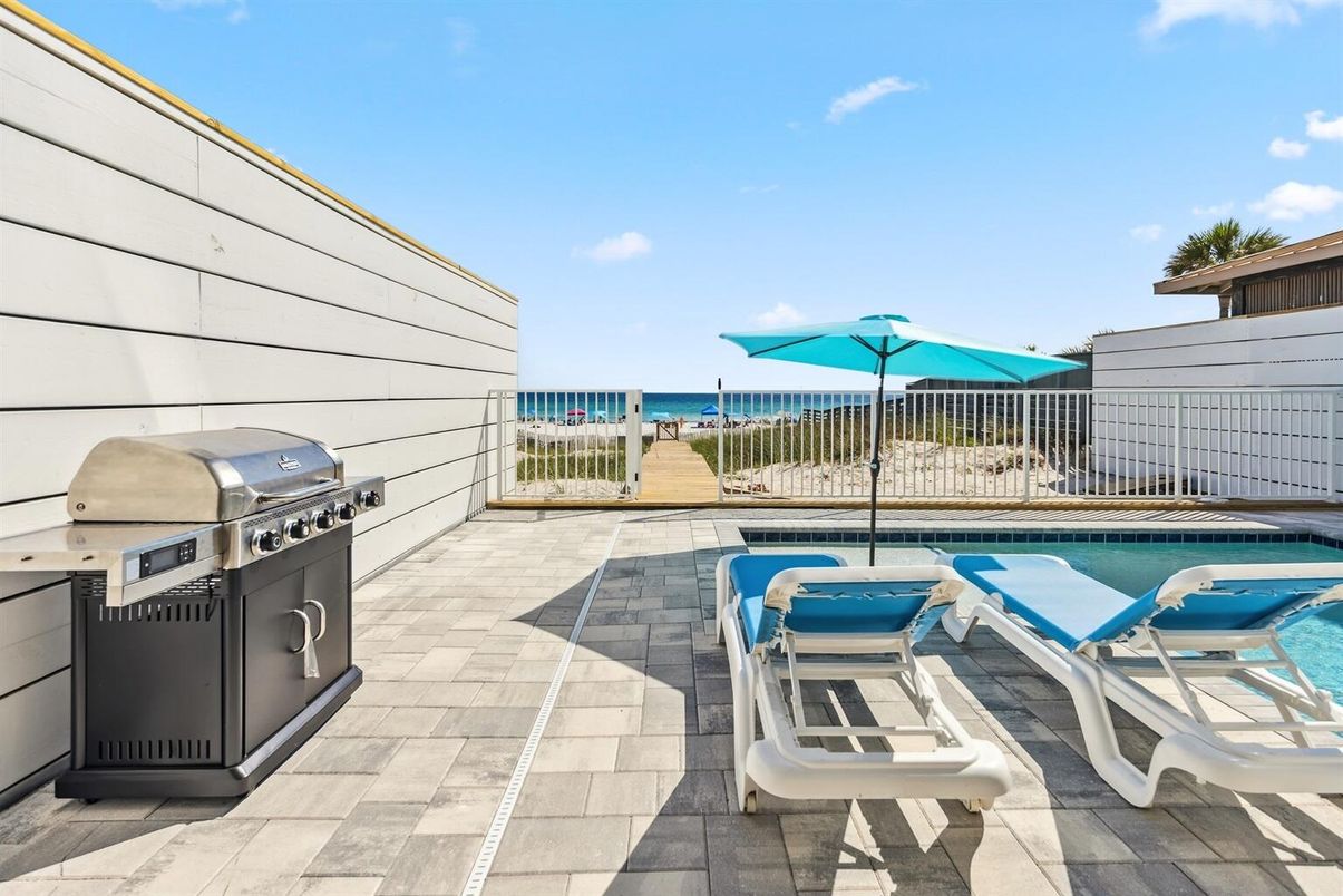 Exterior, Pool, Water