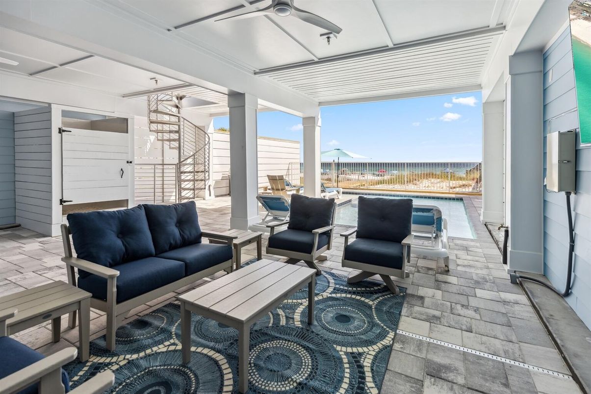 Exterior, Living room, Water
