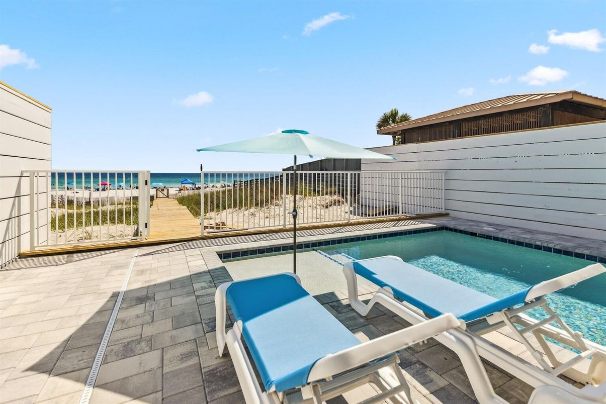 Exterior, Pool, Water