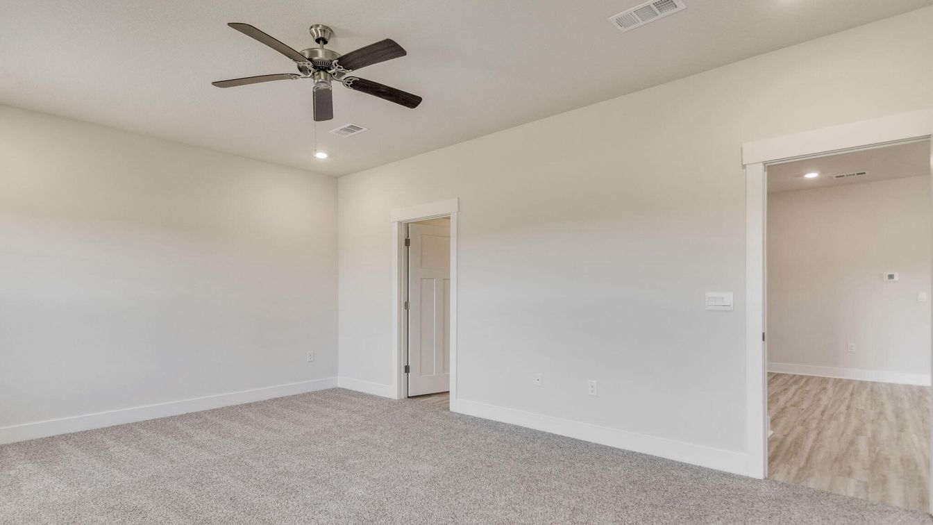 Empty room, Interior, Recessed Lighting