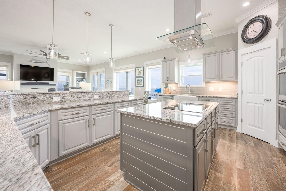 Interior, Kitchen, Pendant Lights, Recessed Lighting, Wood Texture Flooring