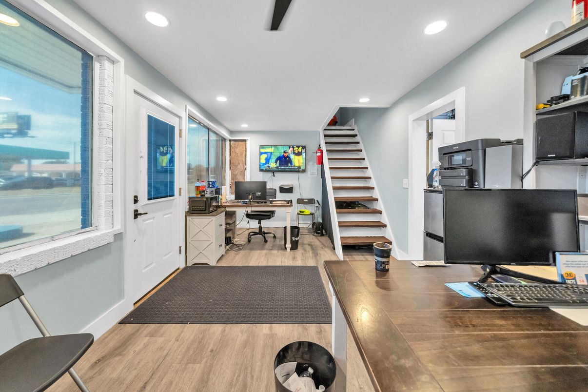 Home Office, Interior, Recessed Lighting, Wood Texture Flooring