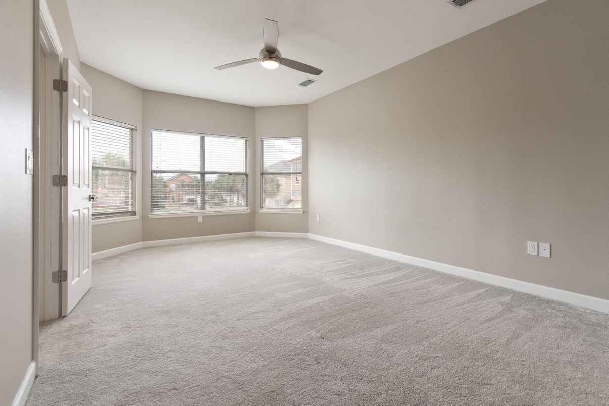 Empty room, Interior