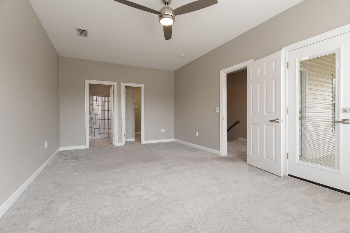 Empty room, Interior