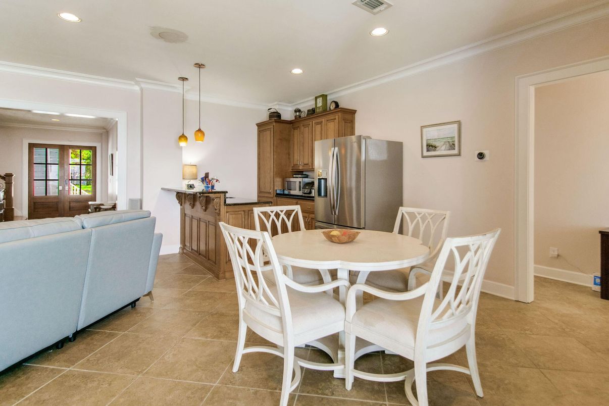Dining room, Interior, Kitchen, Living room, Pendant Lights, Recessed Lighting, Stainless Steel Appliances
