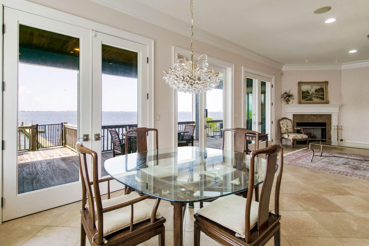 Chandelier, Dining room, Fireplace, Interior, Pendant Lights, Recessed Lighting, Water