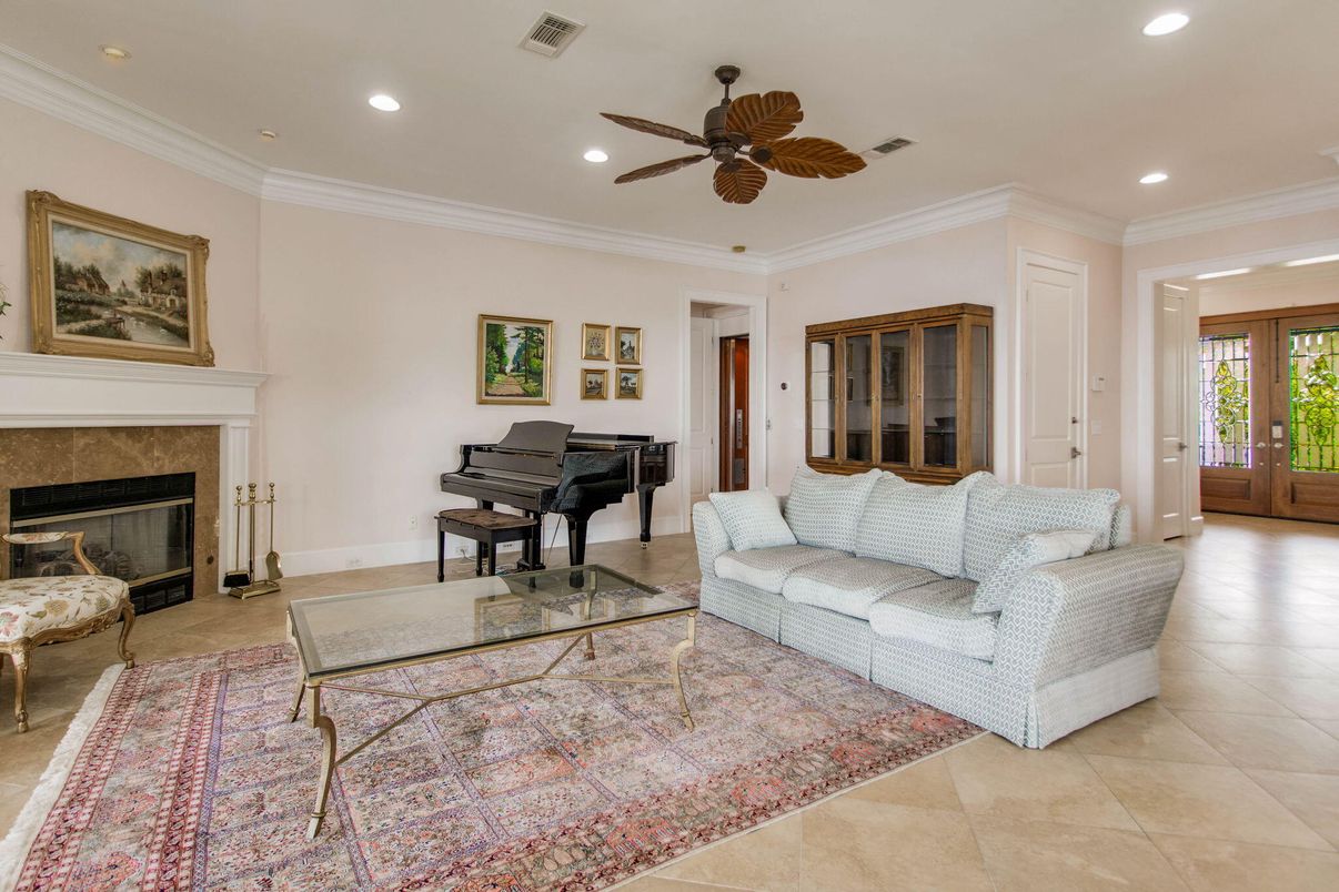 Fireplace, Interior, Living room, Piano, Recessed Lighting
