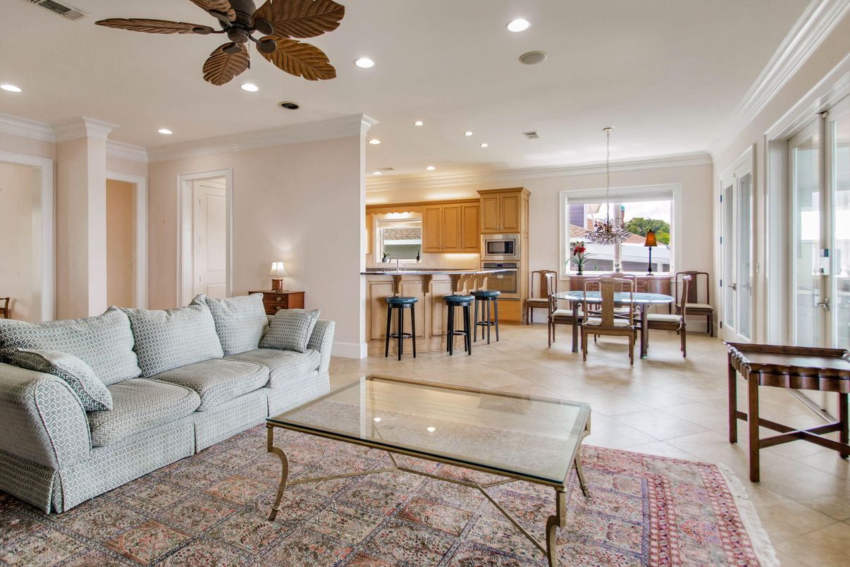 Dining room, Interior, Kitchen, Living room, Pendant Lights, Recessed Lighting, Stainless Steel Appliances
