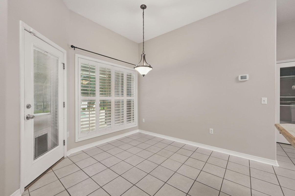 Empty room, Interior, Pendant Lights
