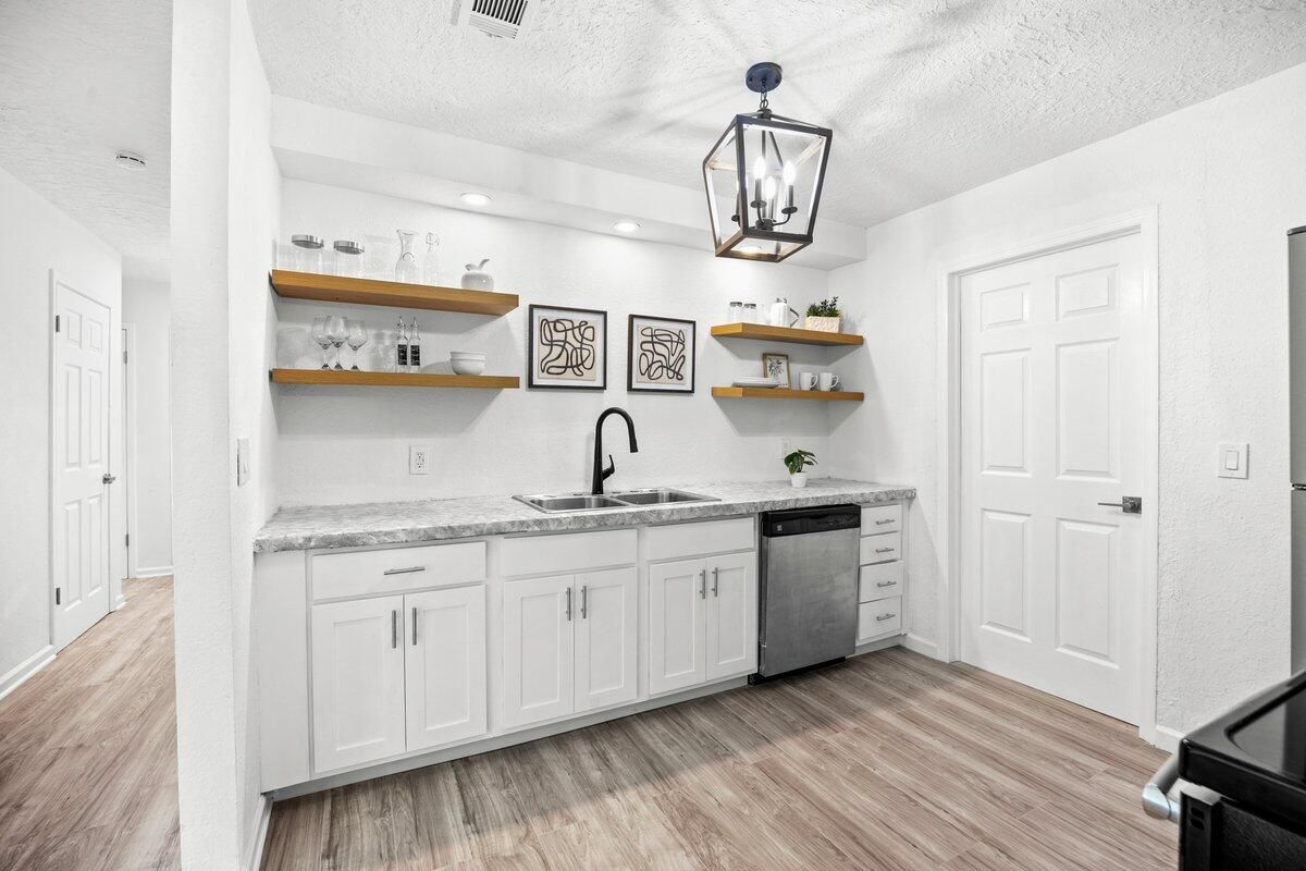 Interior, Kitchen, Pendant Lights, Recessed Lighting, Wood Texture Flooring
