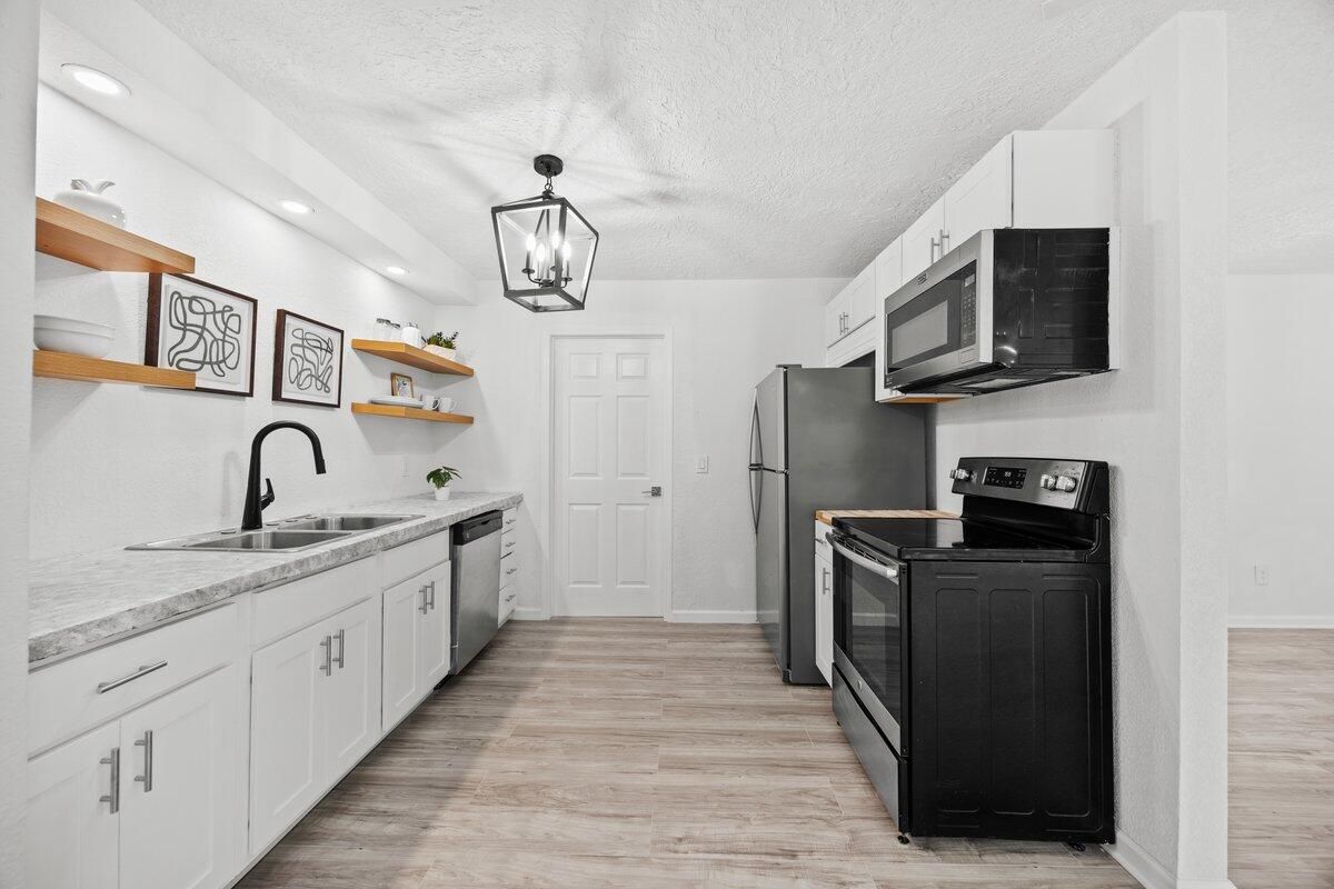Interior, Kitchen, Pendant Lights, Recessed Lighting, Wood Texture Flooring
