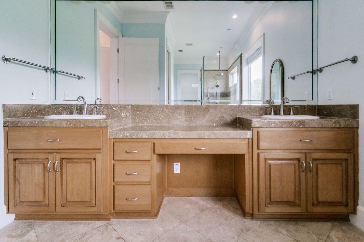 Bathroom, Dual Sink Vanities, Interior, Recessed Lighting