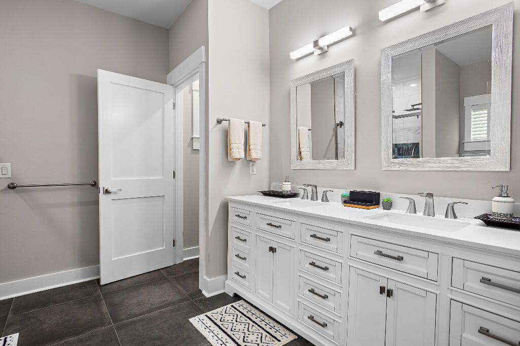 Bathroom, Dual Sink Vanities, Interior