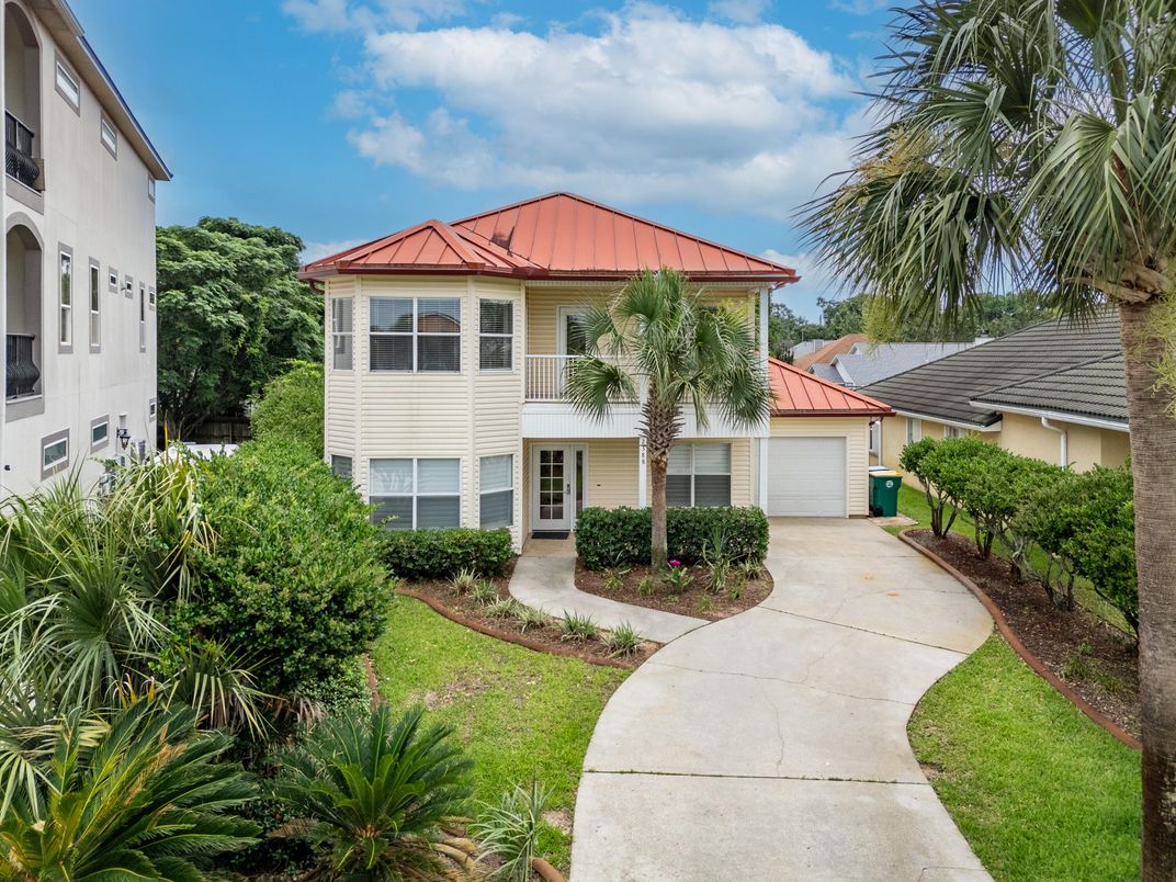 Backyard, Detached Garage, Exterior