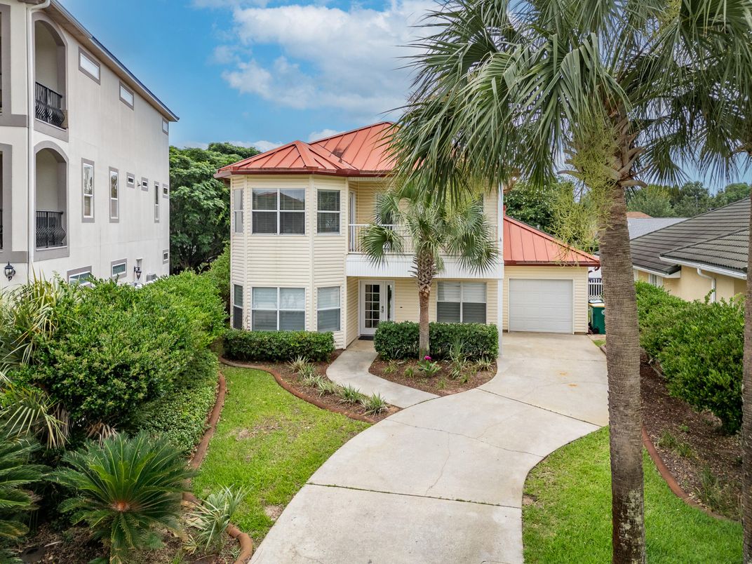 Backyard, Detached Garage, Exterior