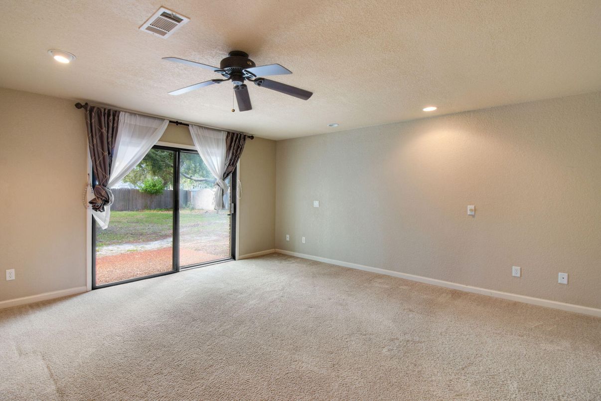 Empty room, Interior, Recessed Lighting