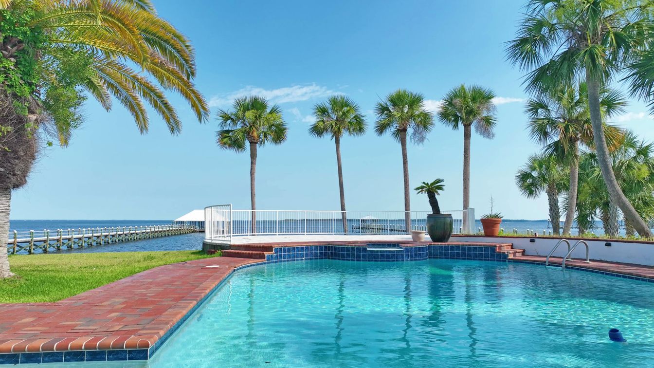 Exterior, Pool, Water