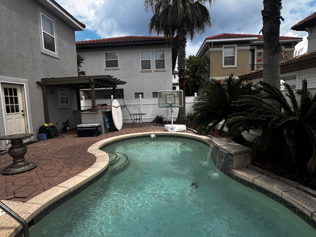 Exterior, Pool