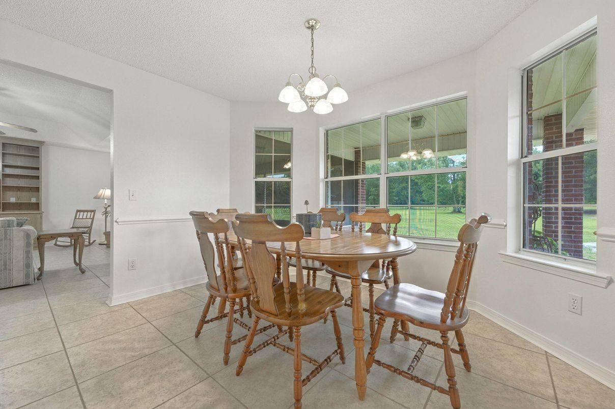Chandelier, Dining room, Interior, Pendant Lights