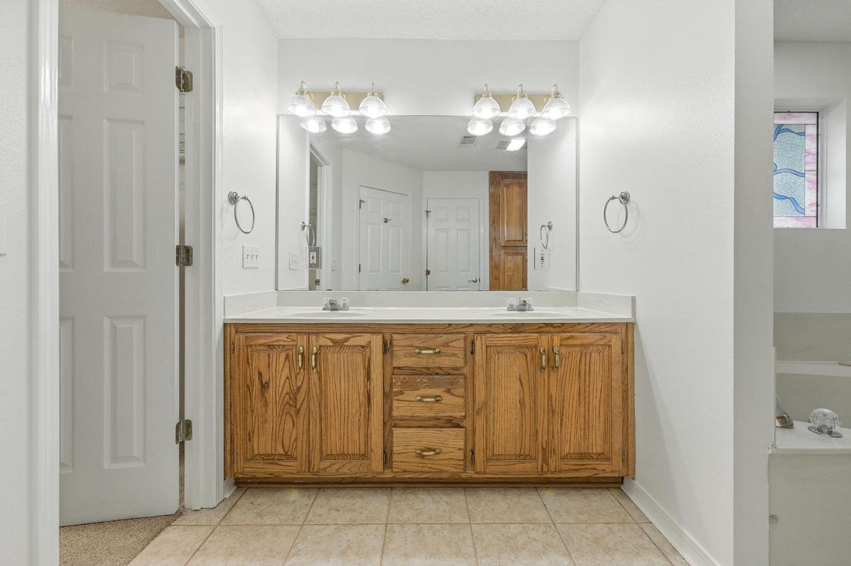 Bathroom, Dual Sink Vanities, Interior