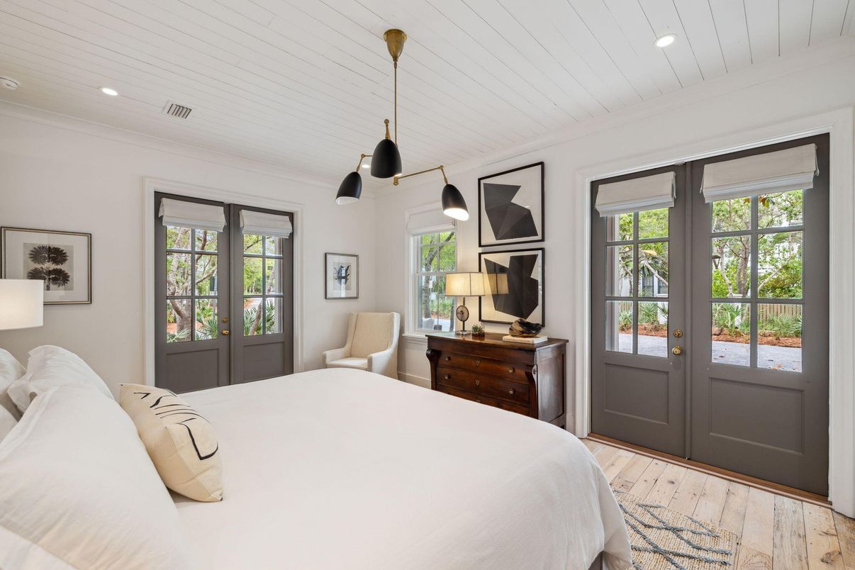 Bedroom, Interior, Pendant Lights, Recessed Lighting, Wood Texture Flooring