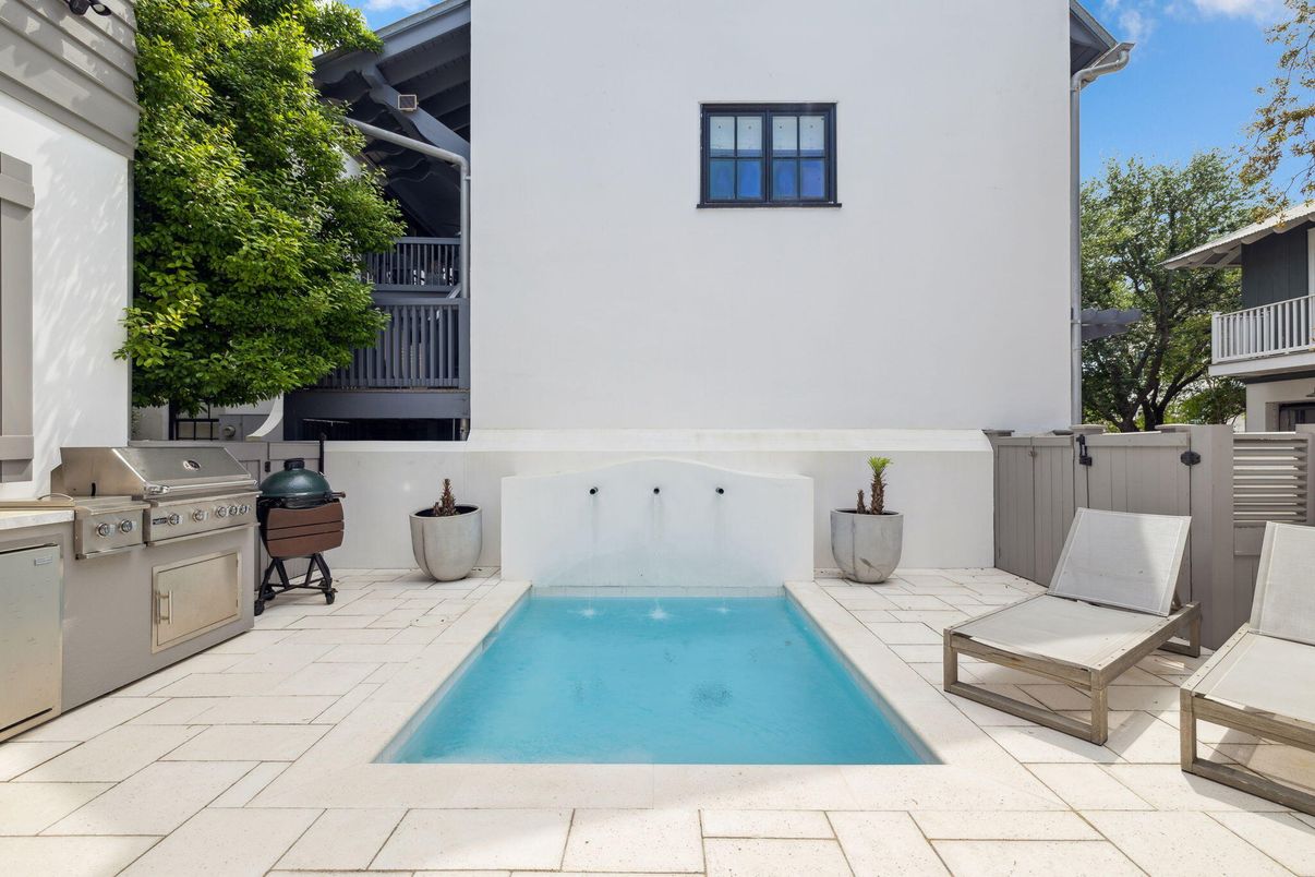 Exterior, Pool