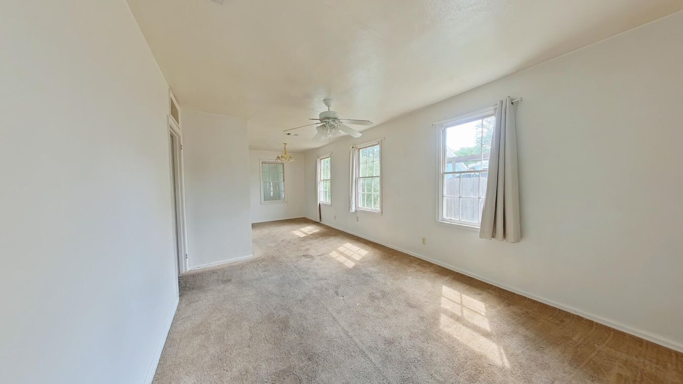 Empty room, Interior
