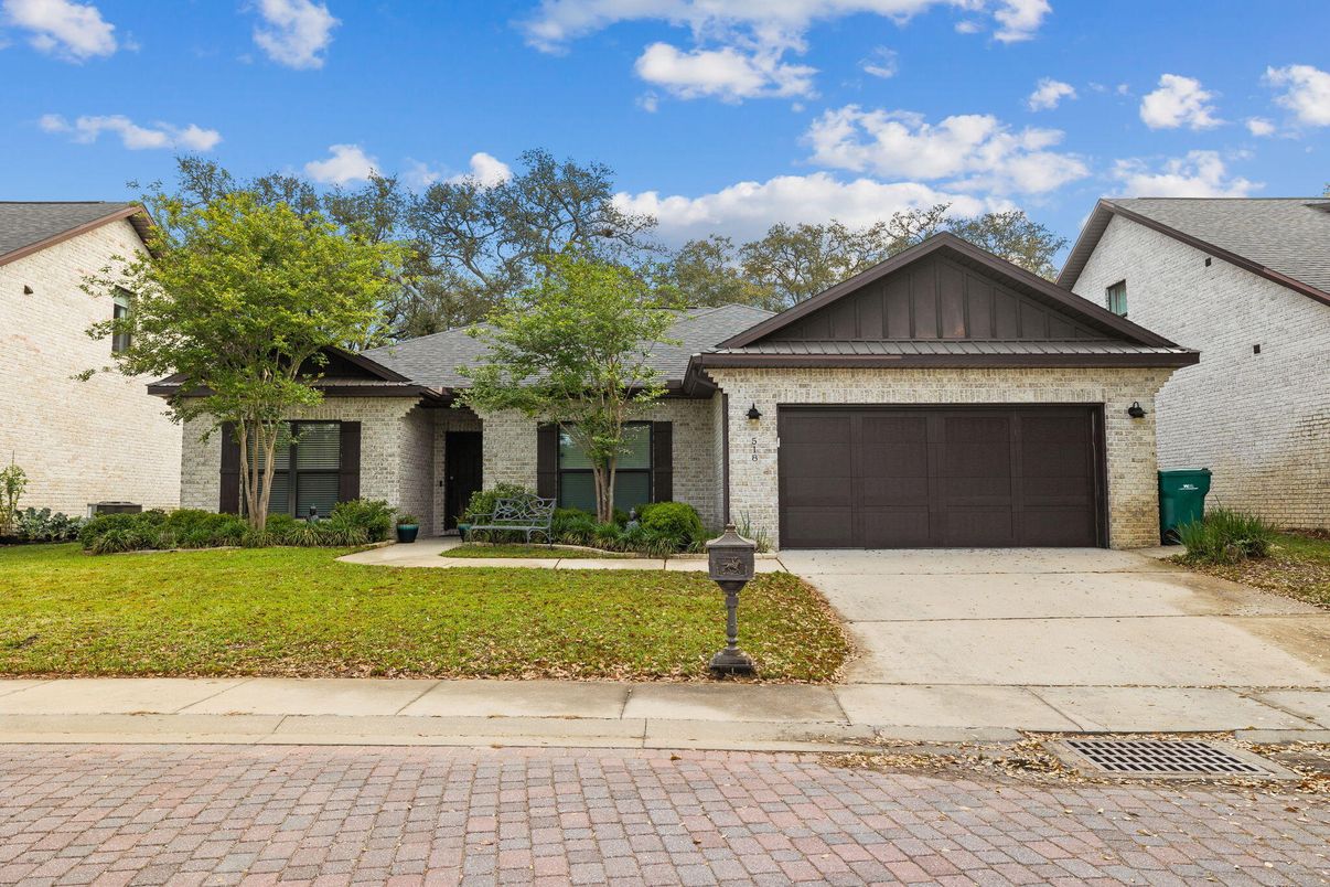Attached, Exterior, Facade, Brick Facade, Ranch