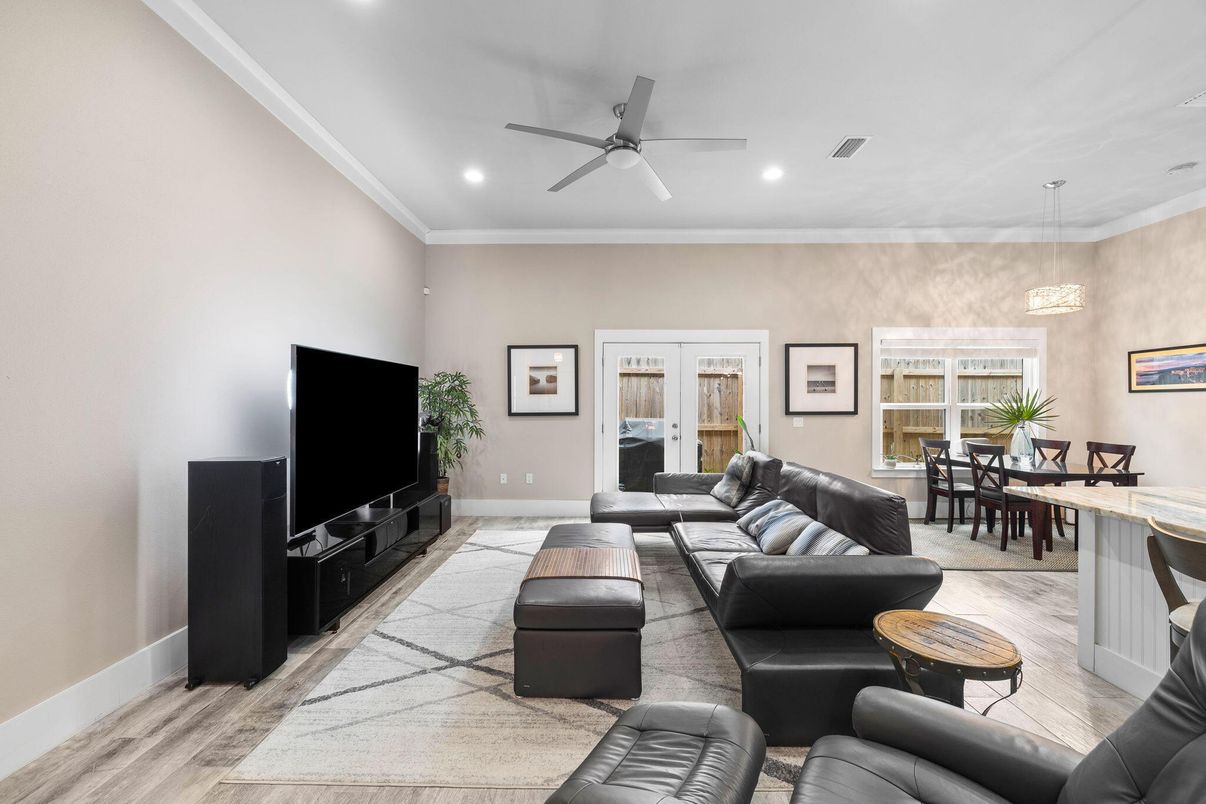 Dining room, Interior, Living room, Pendant Lights, Recessed Lighting, Wood Texture Flooring