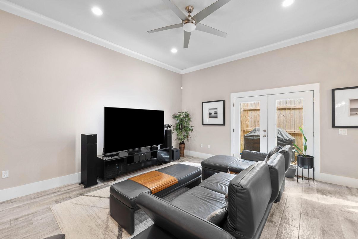 Interior, Living room, Recessed Lighting, Wood Texture Flooring