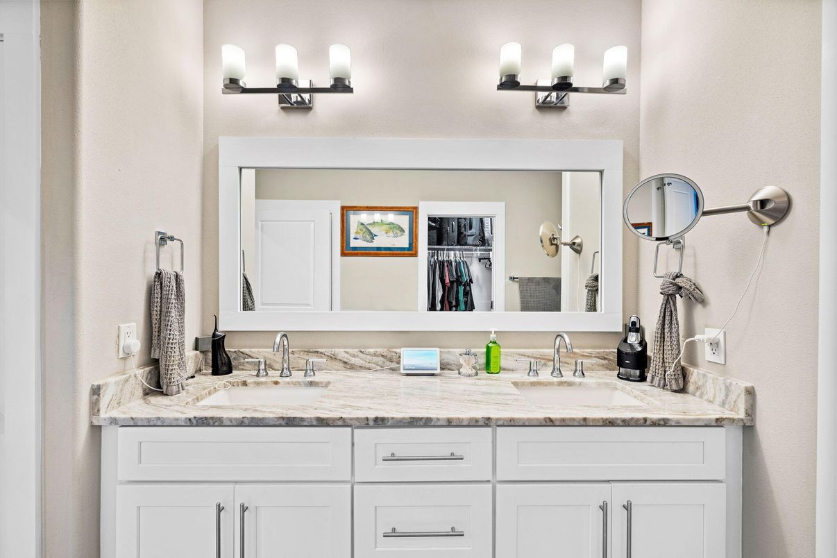 Bathroom, Dual Sink Vanities, Interior