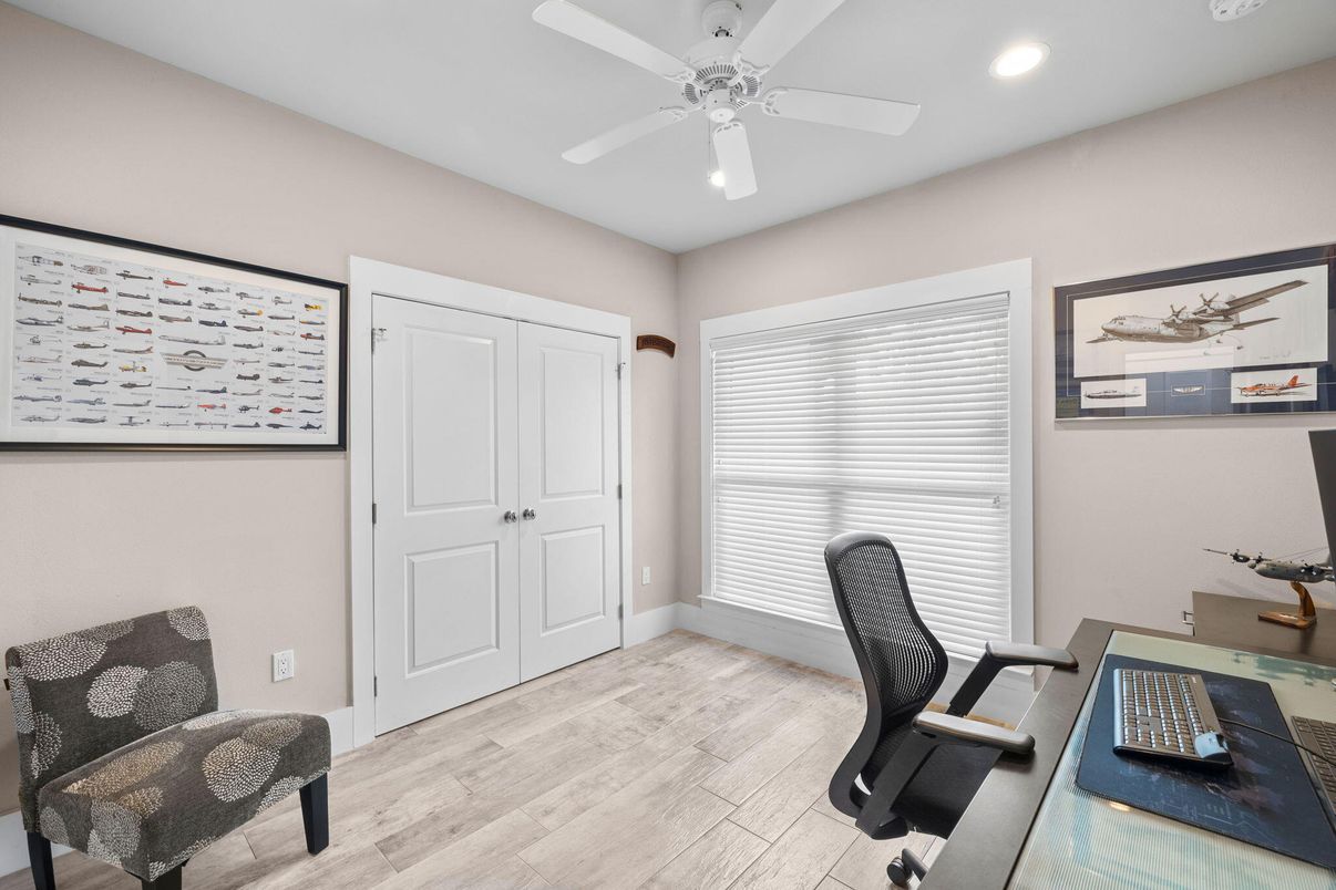 Home Office, Interior, Recessed Lighting, Wood Texture Flooring